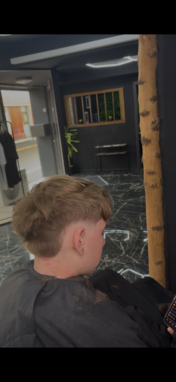 Réalisation coupe homme vue de dos